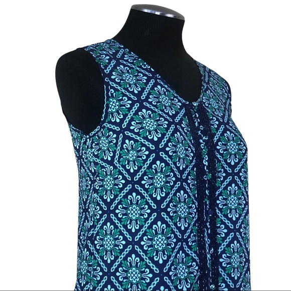 Market & Spruce - Sleeveless Crochet Detail Print Top - Stitch Fix - Picture 4 of 10